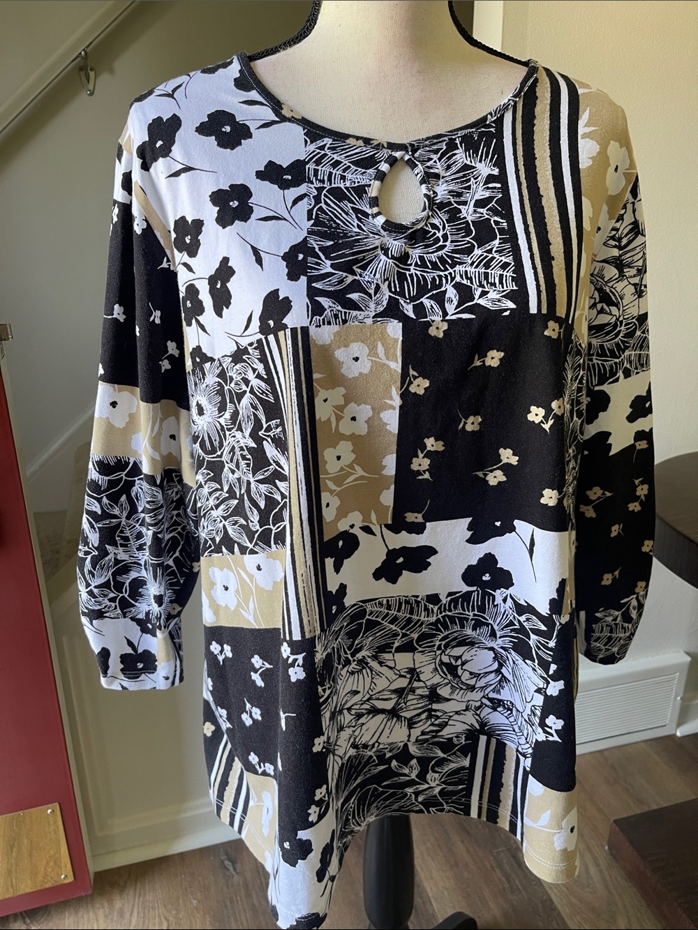 Allison Daley Floral Print Neutral Colors 3/4 Ruched Sleeves Soft Top Size 1X
